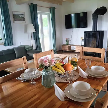 Ferienhaus Osada Aurora Caloroczne Z Jacuzzi Z Widokiem Na Jezioro I Gory Miszkowice