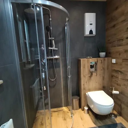 Ferienhaus Osada Aurora Caloroczne Z Jacuzzi Z Widokiem Na Jezioro I Gory Miszkowice