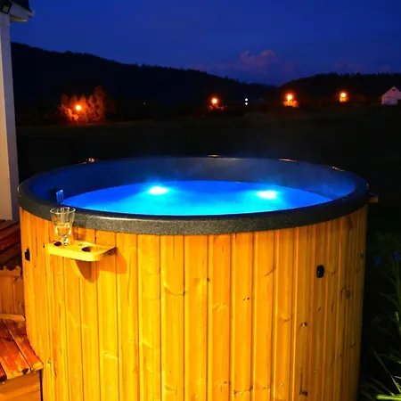 Osada Aurora Caloroczne Z Jacuzzi Z Widokiem Na Jezioro I Gory