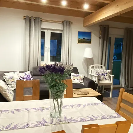 Osada Aurora Caloroczne Z Jacuzzi Z Widokiem Na Jezioro I Gory Semesterbostad Miszkowice