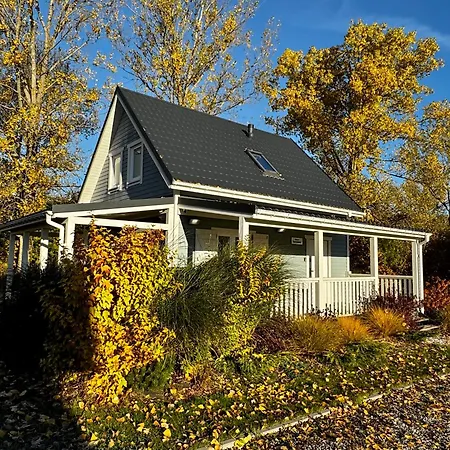 Ferienhaus Osada Aurora Caloroczne Z Jacuzzi Z Widokiem Na Jezioro I Gory Miszkowice