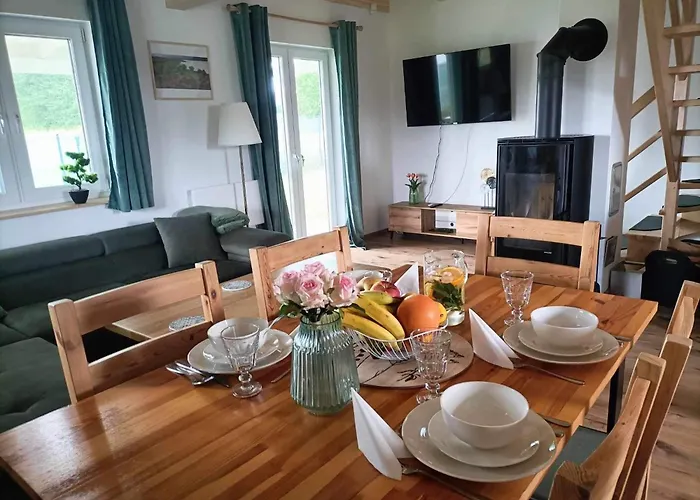 Ferienhaus Osada Aurora Caloroczne Z Jacuzzi Z Widokiem Na Jezioro I Gory Miszkowice