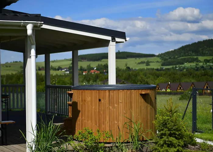 Ferienhaus Osada Aurora Caloroczne Z Jacuzzi Z Widokiem Na Jezioro I Gory Miszkowice