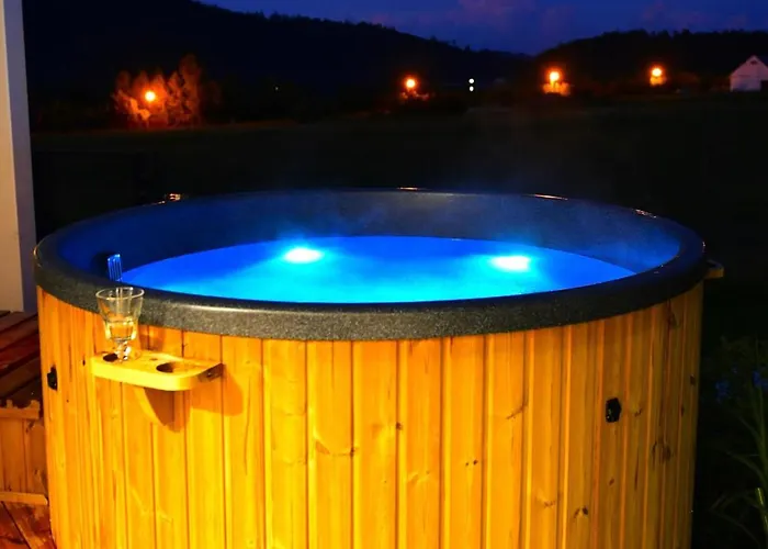 Osada Aurora Caloroczne Z Jacuzzi Z Widokiem Na Jezioro I Gory